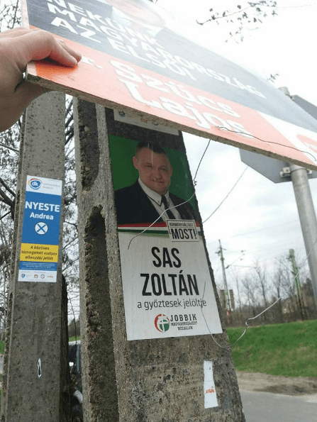 Sas Zoltán plakátja letakarva